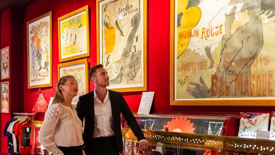 Paris: Evening Sightseeing Tour and Moulin Rouge Show - Seating, sightlines, and comfort