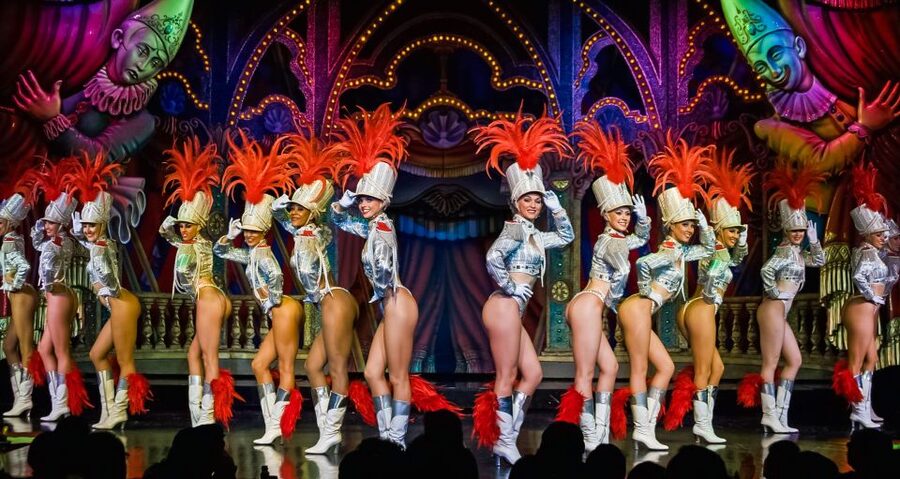 Paris: Evening Sightseeing Tour and Moulin Rouge Show - Is $200 a fair price?