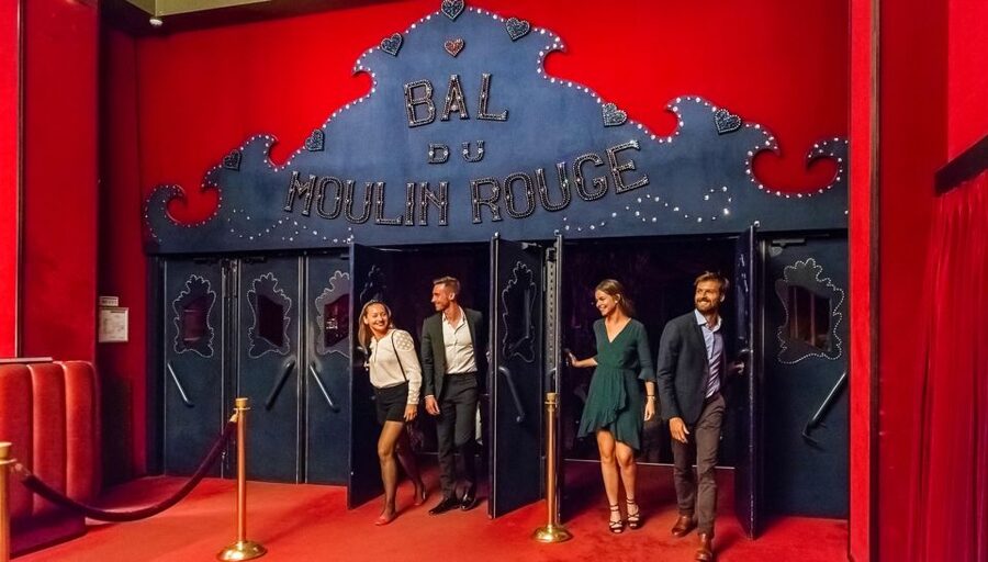 Paris: Evening Sightseeing Tour and Moulin Rouge Show - Paris by coach after sunset