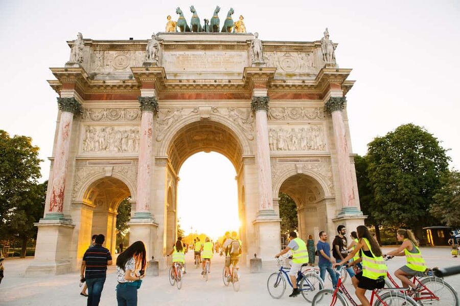 Paris Evening Snapshot Bike Tour - The guides make or break the evening