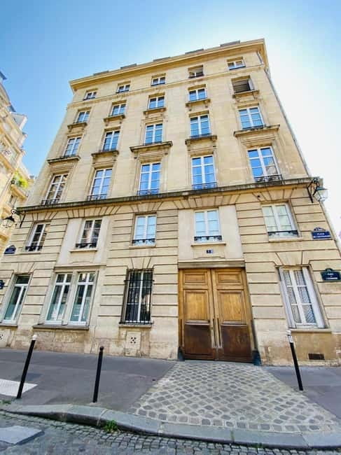 Paris: Explore the City Like Emily Tour - Filming Locations - Gabriel’s restaurant and the show’s food appeal