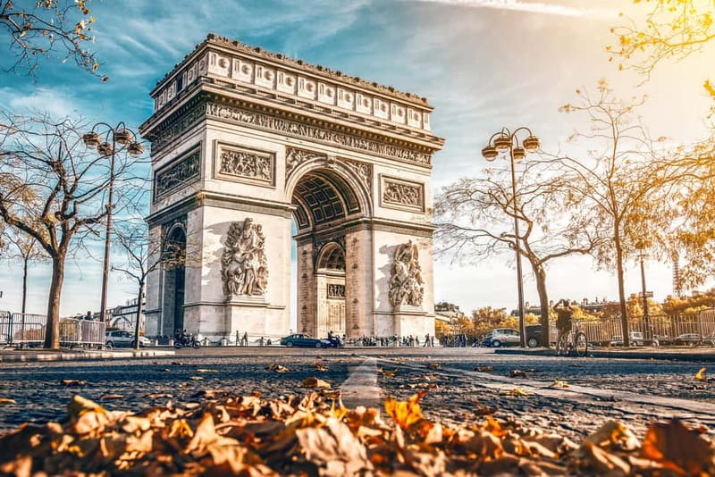 Paris: Explorer Pass with 3, 4, 5, 6, or 7 Attractions - Seine cruises and food by the water