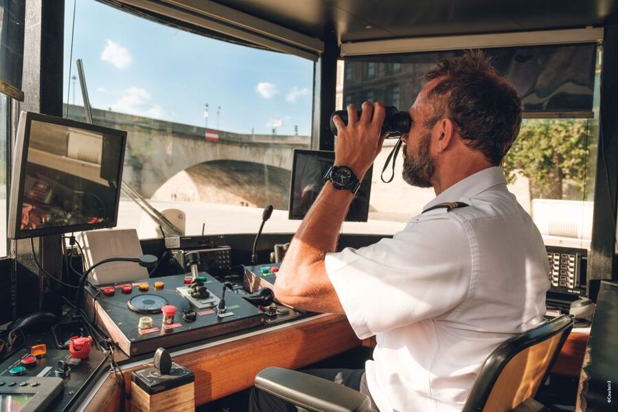 Paris: Family-Friendly River Seine Guided Cruise - The electric boat is a real comfort