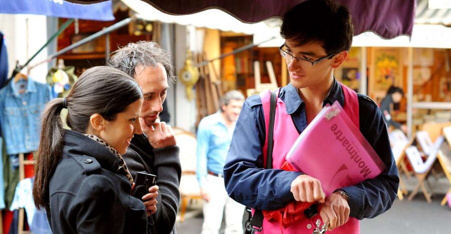 Paris: Flea Market Insider's Tour in Extra-Small Group - How guide quality shapes the experience