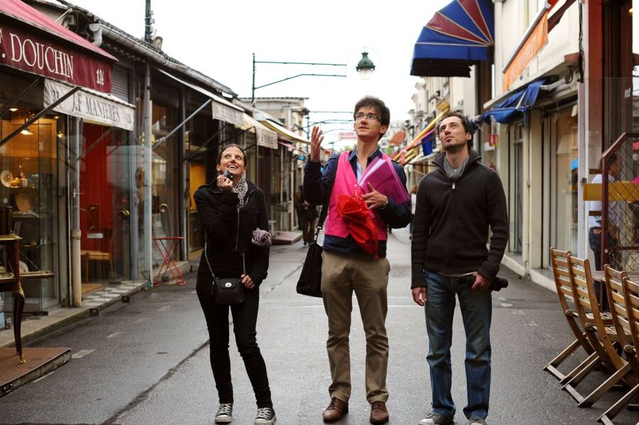 Paris: Flea Market Insider's Tour in Extra-Small Group - Who should book this market walk?
