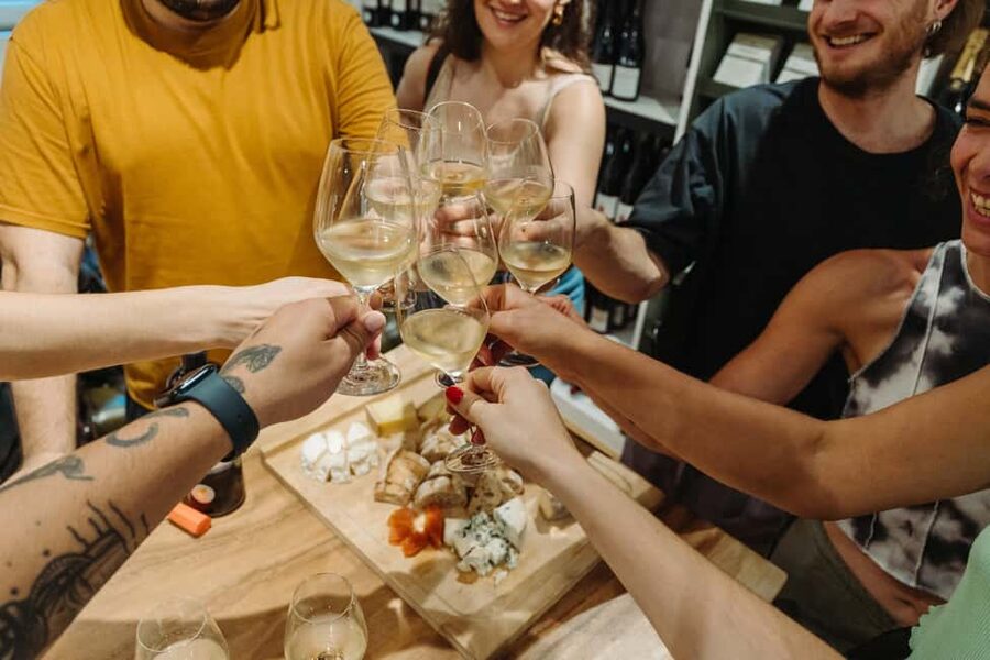 Paris: Food and Wine Tasting Walking Tour in Le Marais - Key things to know before you book