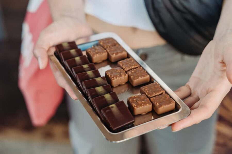Paris: Food and Wine Tasting Walking Tour in Le Marais - The guide makes the difference