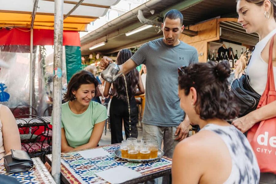 Paris: Food and Wine Tasting Walking Tour in Le Marais - Walking through the Jewish quarter