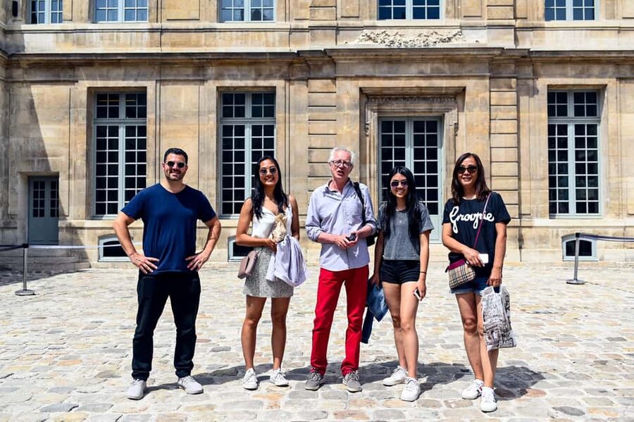 Paris: Food Tour in Le Marais with Tastings - Chocolate, macarons, and the final dessert