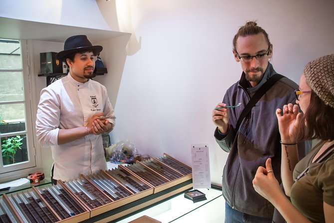 Paris French Sweets Tasting Tour with Pastries and Chocolates - Le Marais: history between chocolate stops