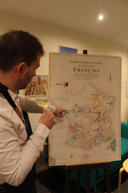 Paris: French Wine and Cheese Guided Tasting - The teaching style and the language question