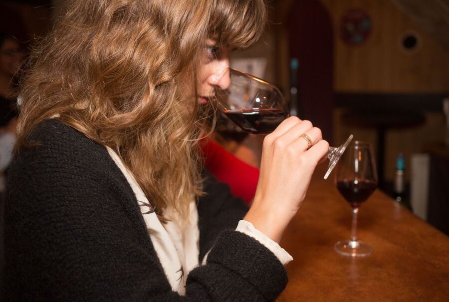 Paris: French Wine Experience in Parisian Cellar - Using the smartphone audio guide