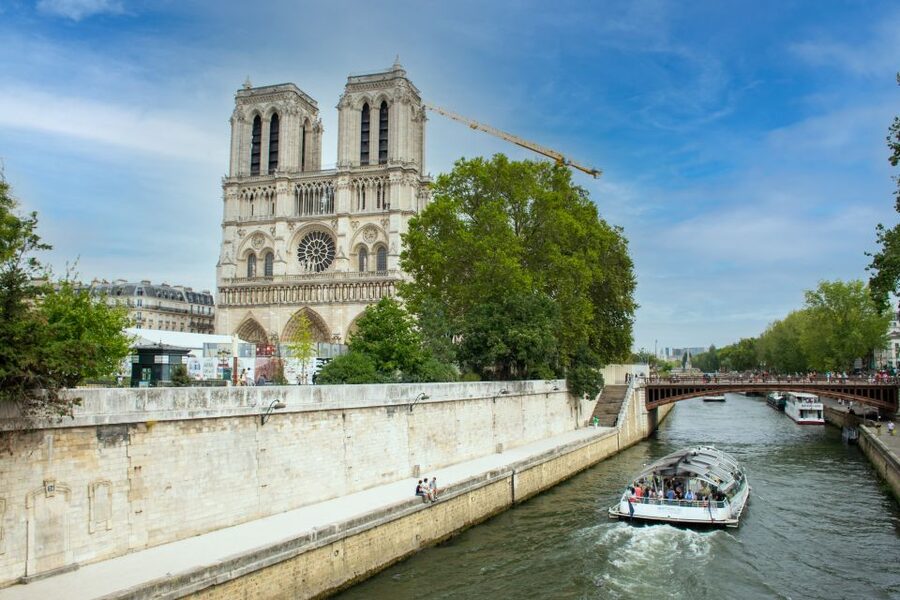 Paris: Full-Day Custom Tour with Local Guide - Walking, the Metro, or a private car?