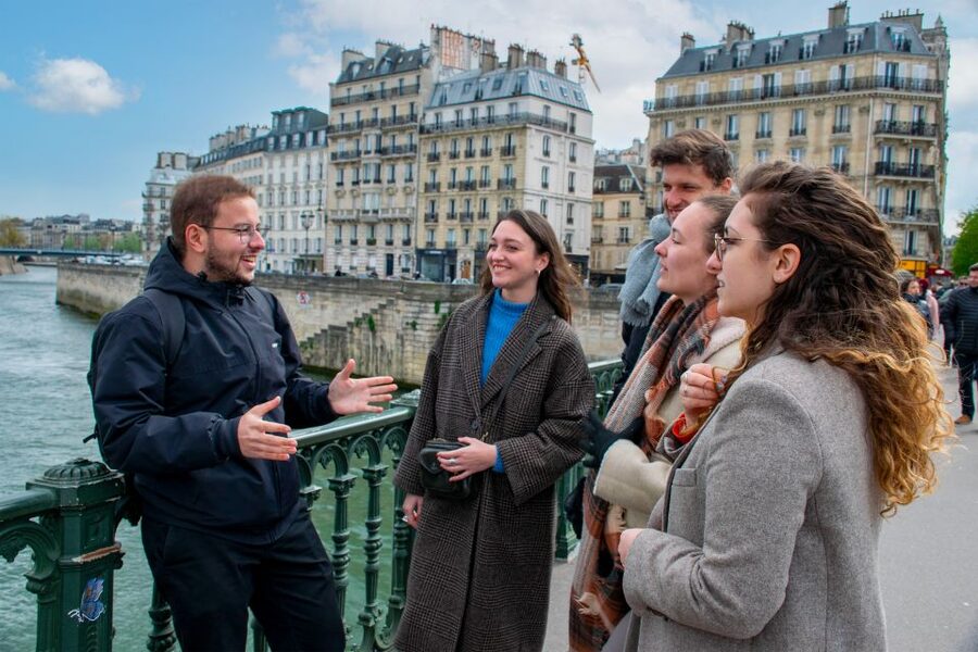 Paris: Full-Day Custom Tour with Local Guide - Meeting your guide and setting the pace
