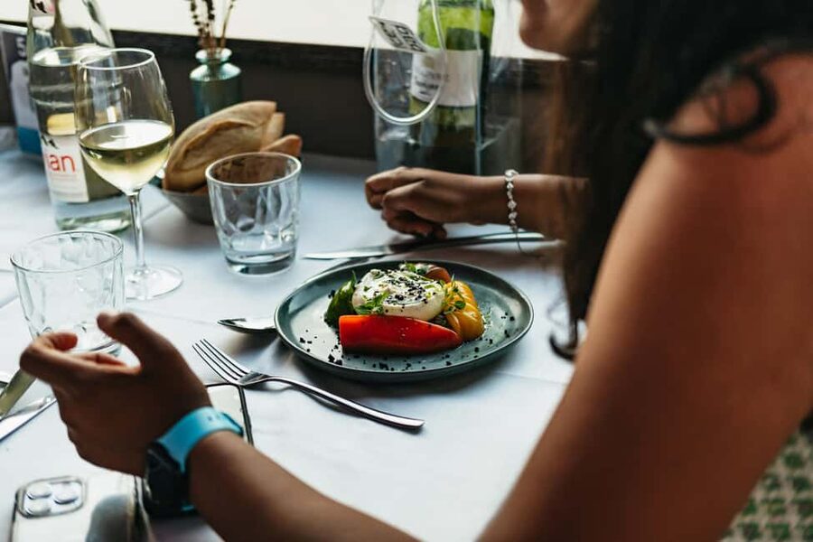 Paris: Gourmet Dinner Cruise on Seine River with Live Music - Five things to know before booking