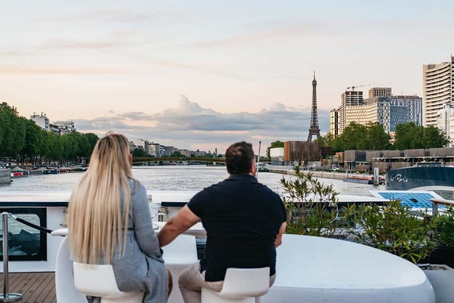 Paris: Gourmet Dinner Cruise on Seine River with Live Music - What kind of Seine cruise is this?