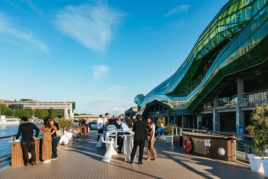 Paris: Gourmet Dinner Cruise on Seine River with Live Music - The meal: good ingredients, mixed expectations