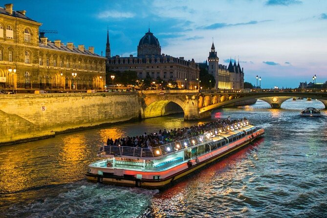 Paris Gourmet Dinner Seine River Cruise with Singer and DJ Set - Key points at a glance