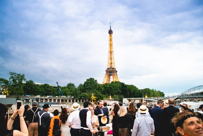 Paris Gourmet Dinner Seine River Cruise with Singer and DJ Set - The route from Île Saint-Louis to the western Seine
