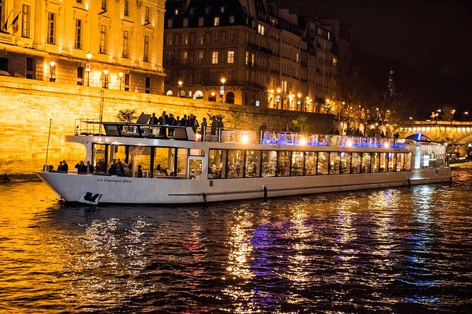 Paris Gourmet Dinner Seine River Cruise with Singer and DJ Set - The Eiffel Tower sparkle is worth planning around