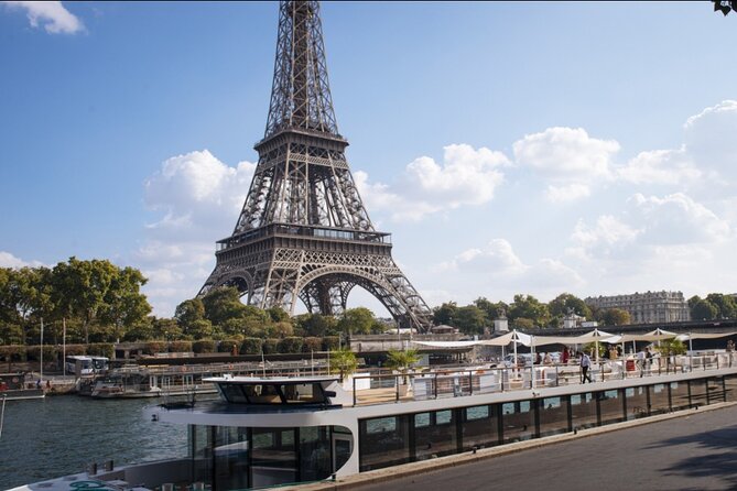 Paris Gourmet Dinner Seine River Cruise with Singer and DJ Set - Seating, VIP value, and comfort