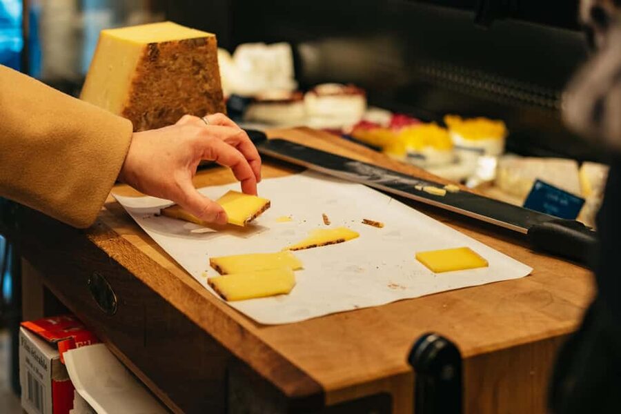 Paris: Gourmet Food Tour with Over 10 Tastings and Wine - The guides make the difference