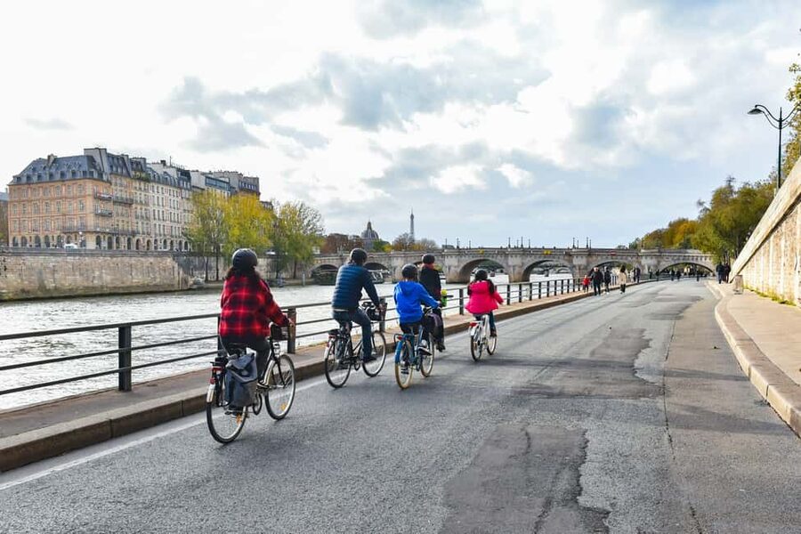 Paris: Guided bike tour - Greatest monuments of the capital - Musée du Quai Branly and the return route