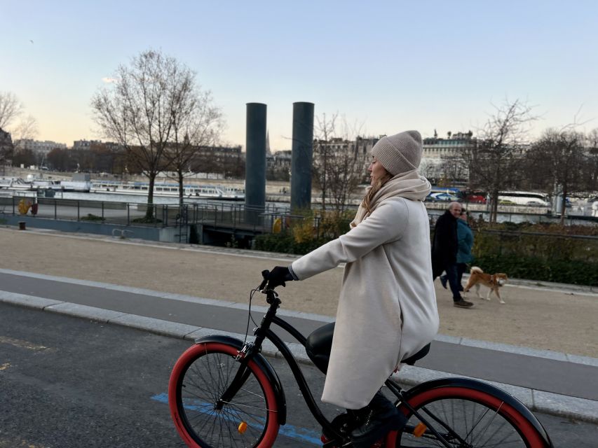 Paris: Guided City Highlights Bike Tour - Pont des Arts and Pont Neuf along the Seine