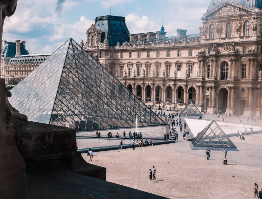Paris: Guided Louvre Museum Tour with Optional Entry Ticket - What the guides add to the experience