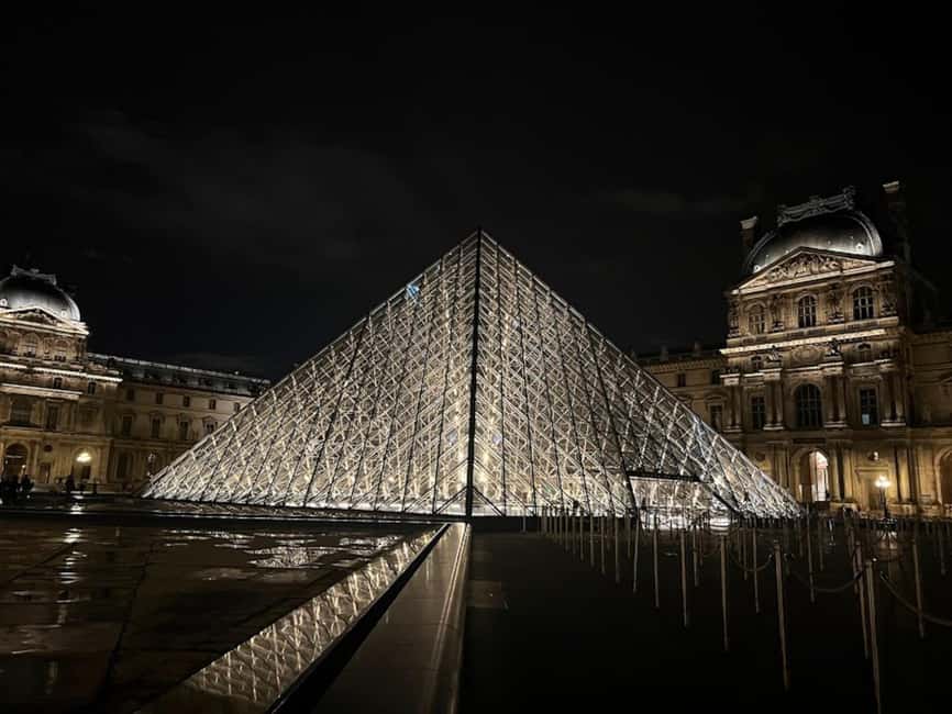 Paris: Guided tour in PORTUGUESE at the Louvre-semi-private - Key points to know before booking