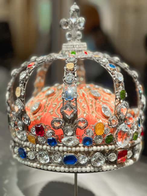 Paris: Guided tour in PORTUGUESE at the Louvre-semi-private - Why a Portuguese guide changes the Louvre visit