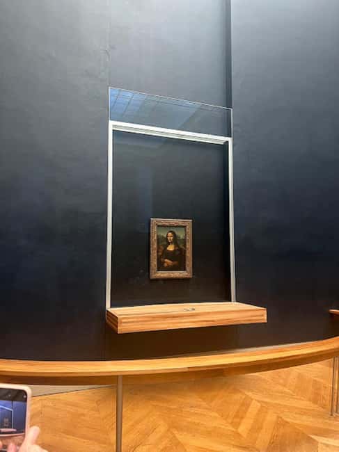 Paris: Guided tour in PORTUGUESE at the Louvre-semi-private - The Louvre’s three headline sculptures and paintings