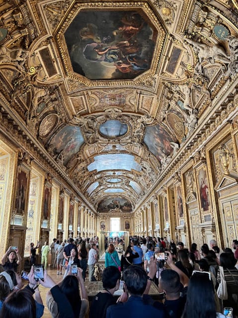 Paris: Guided tour in PORTUGUESE at the Louvre-semi-private - Photo time without turning the visit into a photo hunt