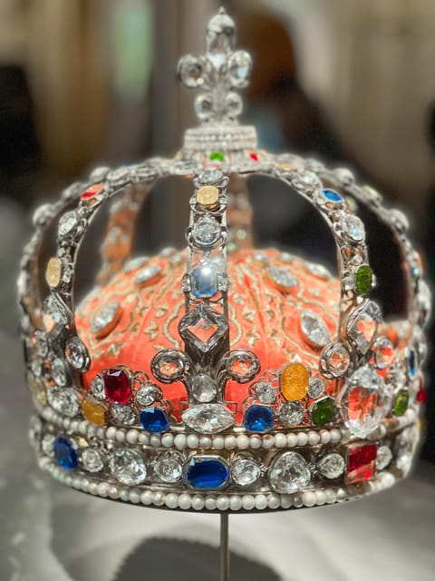 Paris: Guided tour in PORTUGUESE at the Louvre-semi-private - Who will get the most from this Louvre tour?