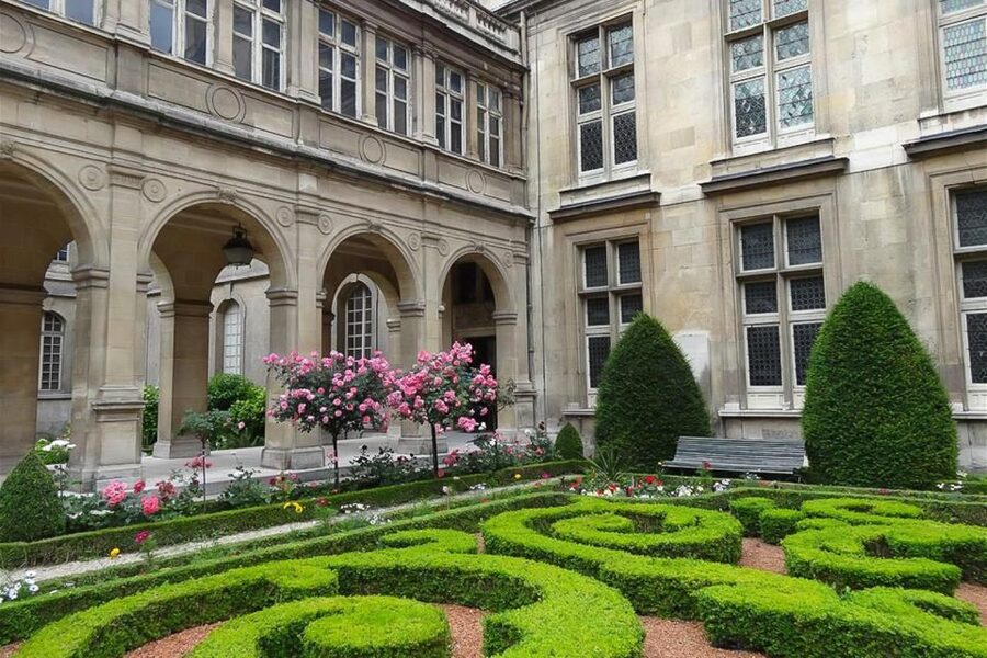 Paris: Guided tour of Marais in German - Starting beside Hôtel de Ville on Rue de Rivoli