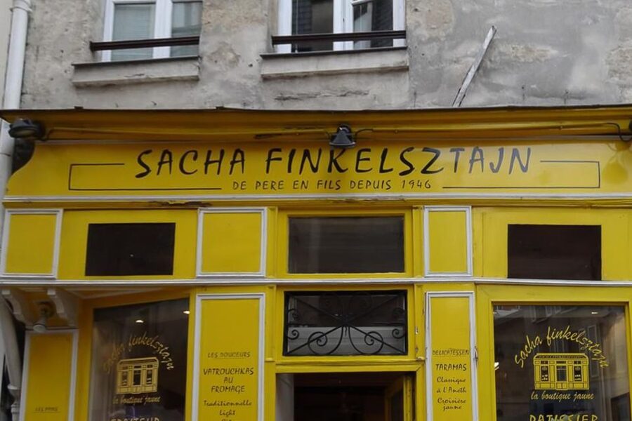 Paris: Guided tour of Marais in German - Grand town palaces hidden in ordinary streets