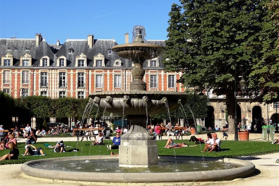 Paris: Guided tour of Marais in German - Musée Carnavalet and the story of Marais