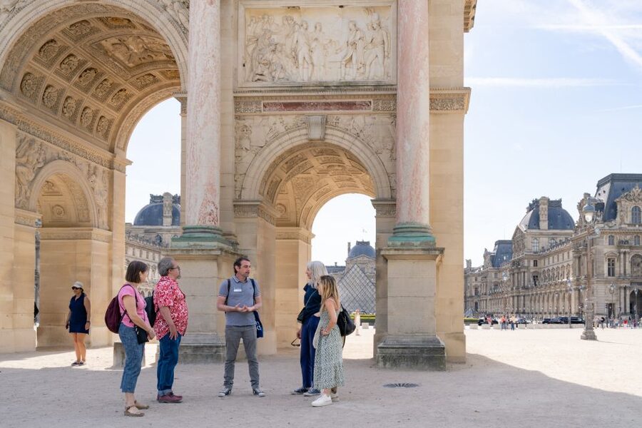 Paris: Guided Tour of the Must-Sees of the Louvre Museum - Pace, group size, and comfort