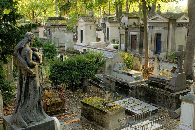Paris: Haunted Père Lachaise Cemetery Guided Tour - Why Père-Lachaise works so well for a guided walk