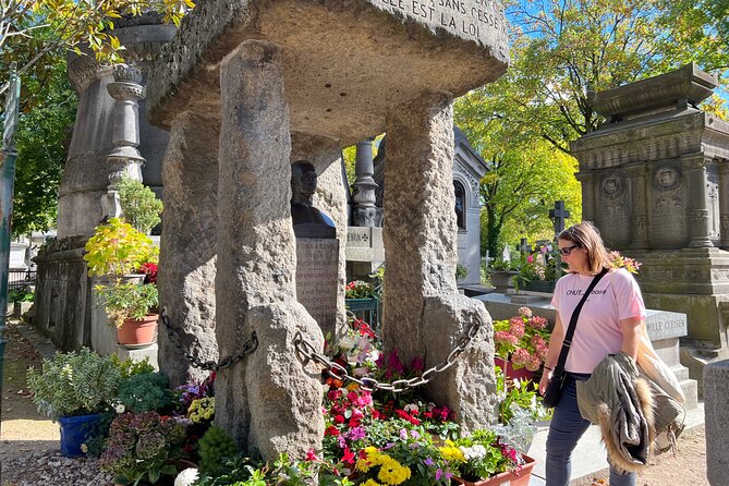 Paris: Haunted Père Lachaise Cemetery Guided Tour - The famous graves are only the beginning