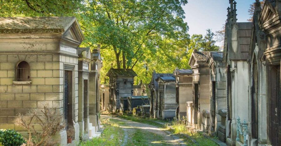 Paris: Haunted Père Lachaise Cemetery Guided Tour - Who should book this cemetery tour?