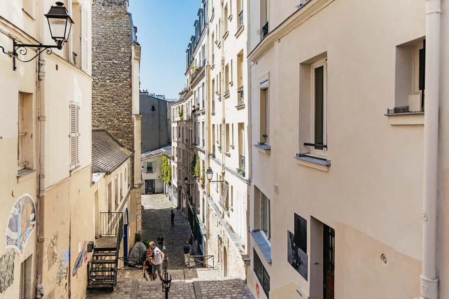 Paris: Hidden Gems of Montmartre with Local Guide - Artists, singers, and the homes behind the names