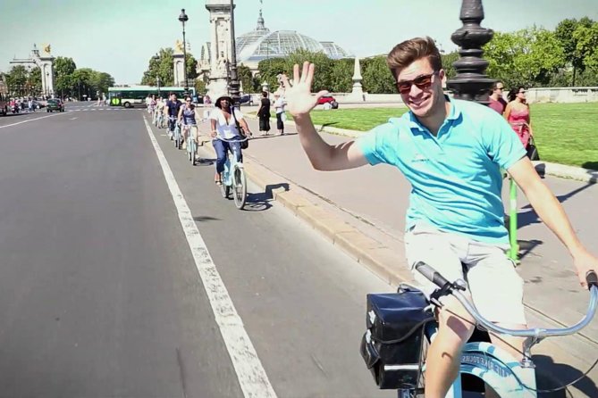 Paris Highlights Bike Tour: Eiffel Tower, Louvre and Notre-Dame - Five things to know before you ride
