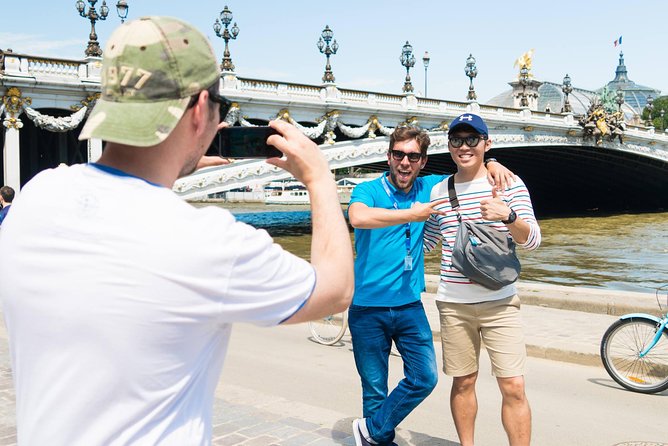 Paris Highlights Bike Tour: Eiffel Tower, Louvre and Notre-Dame - Concorde, Grand Palais, and the Champs-Élysées