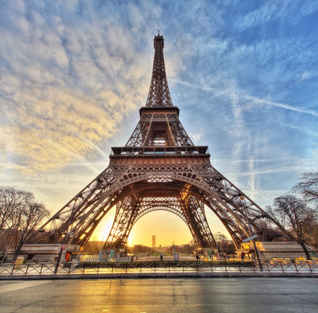 Paris Highlights Full Day Tour - Waiting for the Eiffel Tower elevator
