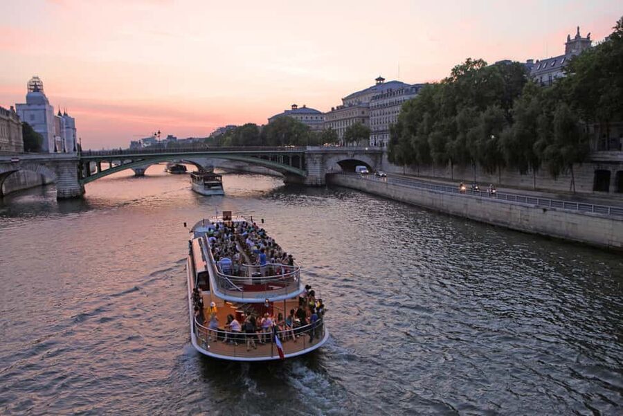 Paris: Hop-on Hop-off Bus Tour & Seine Cruise Bundle Tour - Key points to know before you board