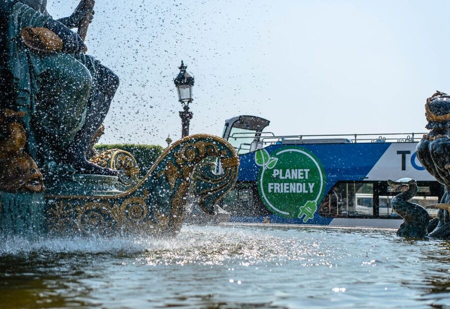 Paris: Hop-on Hop-off Bus Tour & Seine Cruise Bundle Tour - Stop 3: Notre-Dame and the Île de la Cité