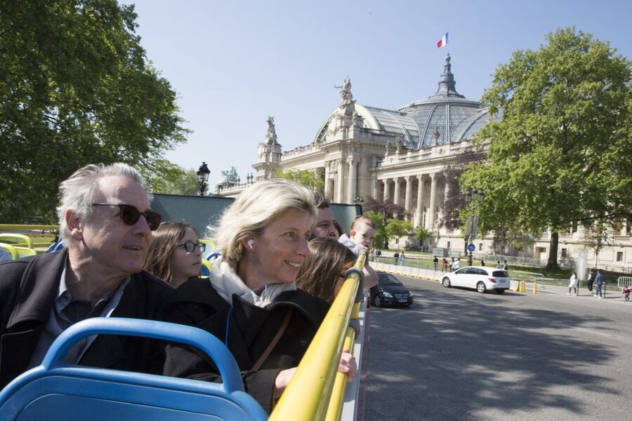Paris: Hop-on Hop-off Bus Tour & Seine Cruise Bundle Tour - Start with one complete Blue Line circuit
