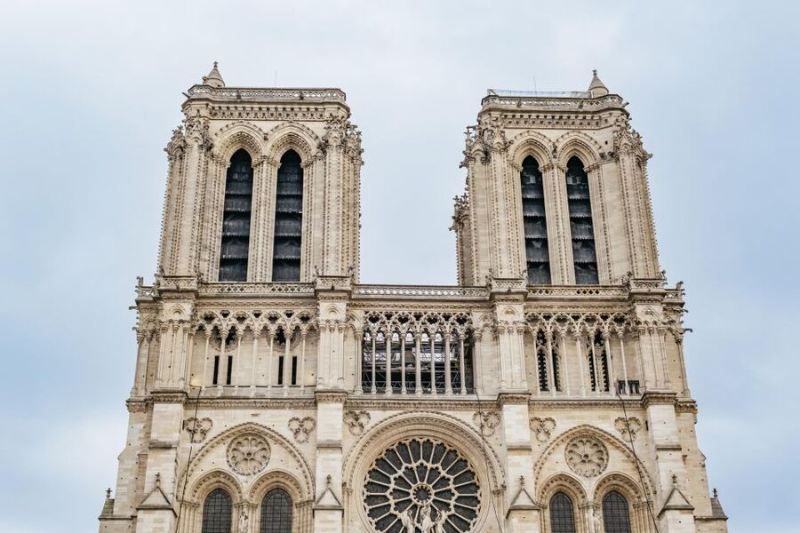 Paris: Ile de la Cité Walking Tour with Sainte-Chapelle - The Conciergerie, from royal palace to prison
