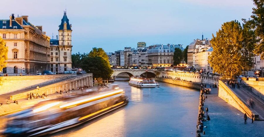 Paris: Illuminated Evening River Cruise & Waffle Tasting - Les Invalides and the left-bank monuments